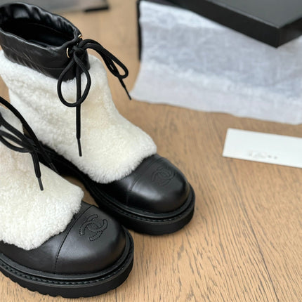 CC CHUNKY BOOTS IN WHITE SMOOTH FLEECE AND BLACK CALFSKIN