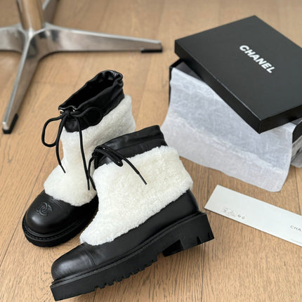 CC CHUNKY BOOTS IN WHITE SMOOTH FLEECE AND BLACK CALFSKIN