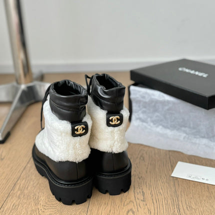 CC CHUNKY BOOTS IN WHITE SMOOTH FLEECE AND BLACK CALFSKIN