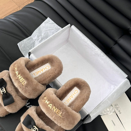 CC DAD SANDAL MULE IN CAMEL BROWN FLEECE WITH GOLD HARDWARE