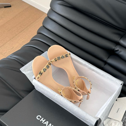 MID-HEEL 35 MM SANDAL IN NUDE TAN SHEEPSKIN WITH STICKERS