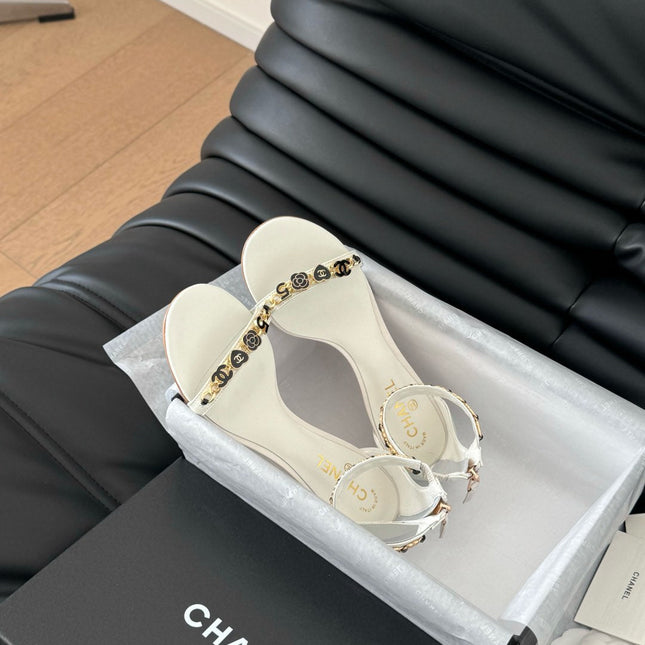 MID-HEEL 35 MM SANDAL IN WHITE SHEEPSKIN WITH STICKERS