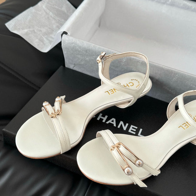 MID-HEEL 35 MM SANDAL IN WHITE SHEEPSKIN