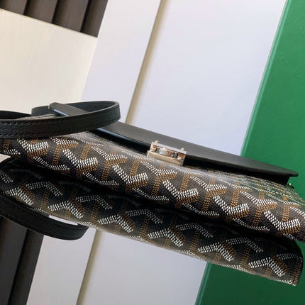 CHYPRE WALLET-POUCH 21 IN BLACK GOYARDINE CANVAS AND CALFSKIN
