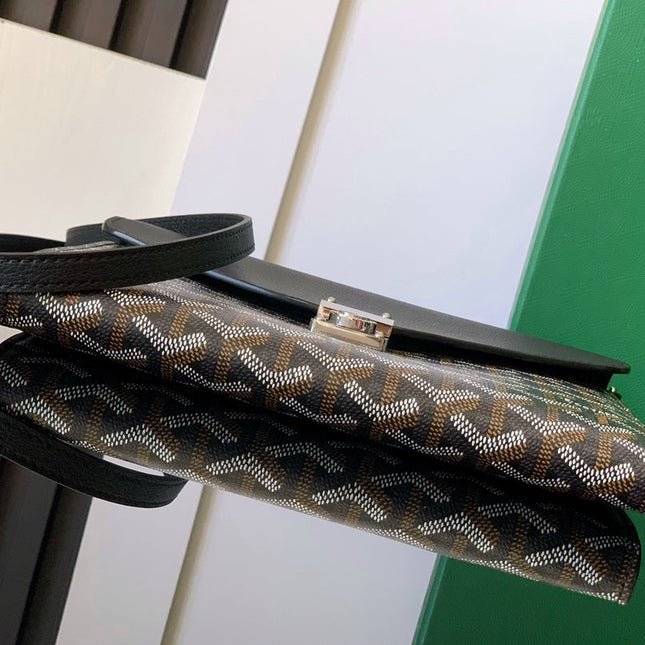 CHYPRE WALLET-POUCH 21 IN BLACK GOYARDINE CANVAS AND CALFSKIN