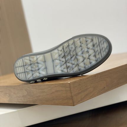 LV MONOGRAM BLACK SNEAKERS