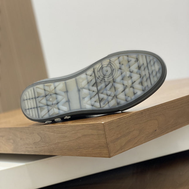 LV MONOGRAM BLACK SNEAKERS