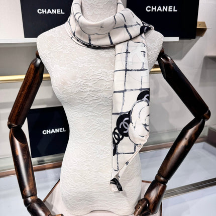 CHANEL 25S SCARF 90 IN CASHMERE SILK 737219