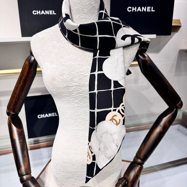 CHANEL 25S SCARF 90 IN CASHMERE SILK 737220