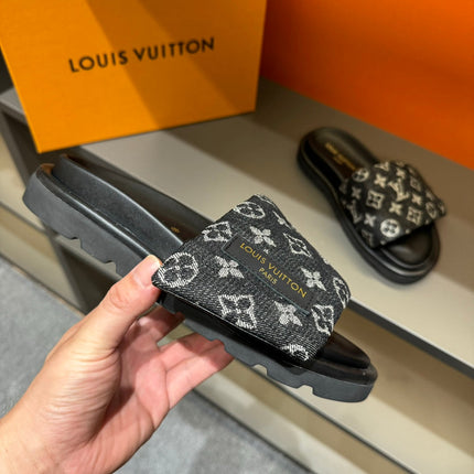 LV VELCRO SLIPPERS IN BLACK MONOGRAM JACQUARD