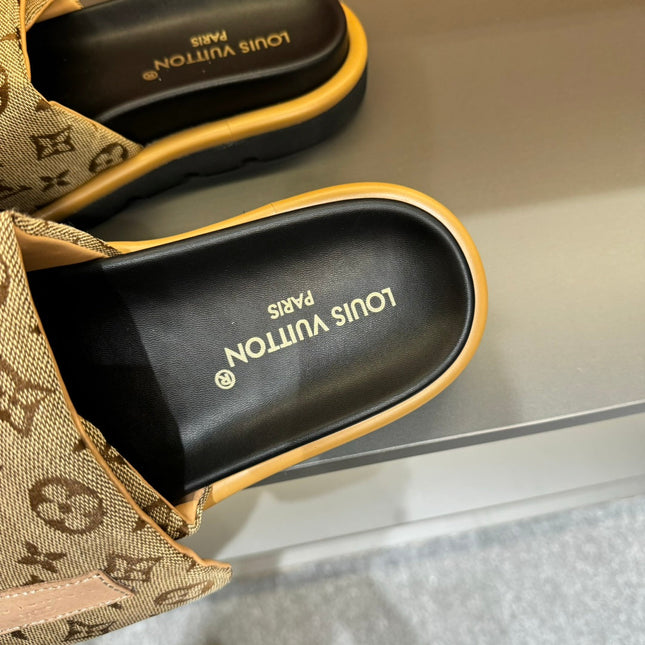 LV VELCRO SLIPPERS IN PEANUT BROWN MONOGRAM JACQUARD