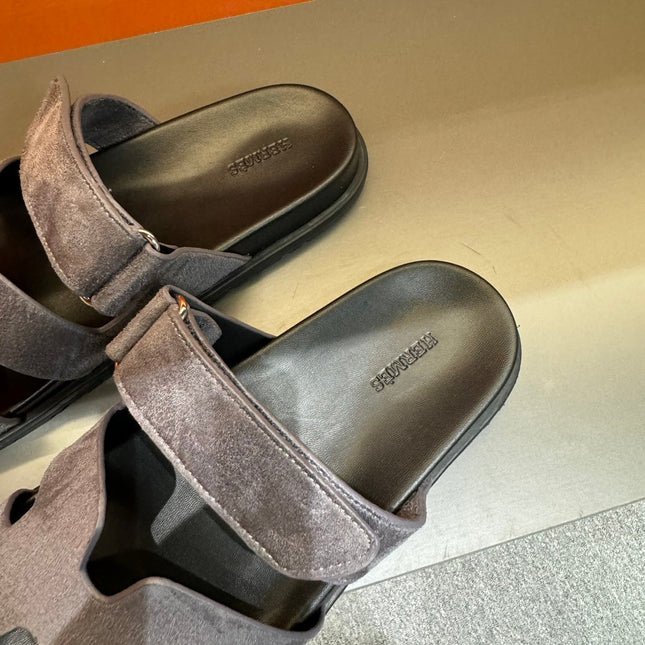 HM CHYPRE SANDAL BRIGHT GRAY SUEDE