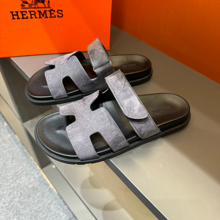 HM CHYPRE SANDAL BRIGHT GRAY SUEDE