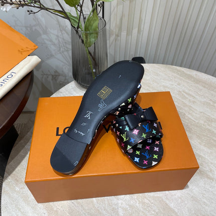 BOW FLAT MULES IN BLACK MONOGRAM LAMBSKIN