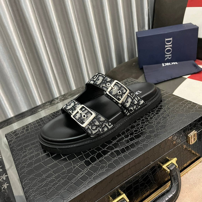 CD AQUA BUCKLE SANDAL BLACK AND GRAY JACQUARD