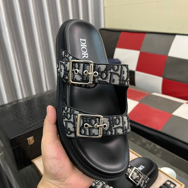 CD AQUA BUCKLE SANDAL BLACK AND GRAY JACQUARD