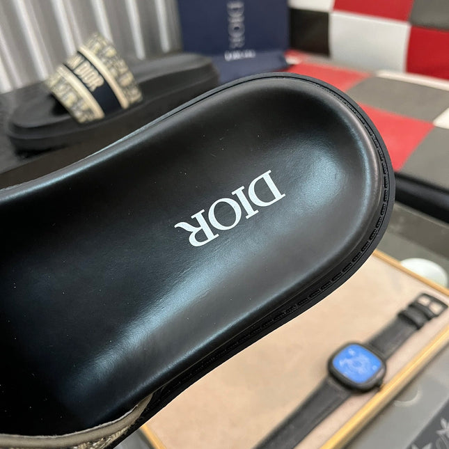 CD SLIDE LETTER SLIPPER BLACK AND SAGE CALFSKIN