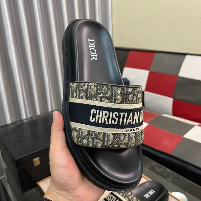 CD SLIDE LETTER SLIPPER BLACK AND SAGE CALFSKIN