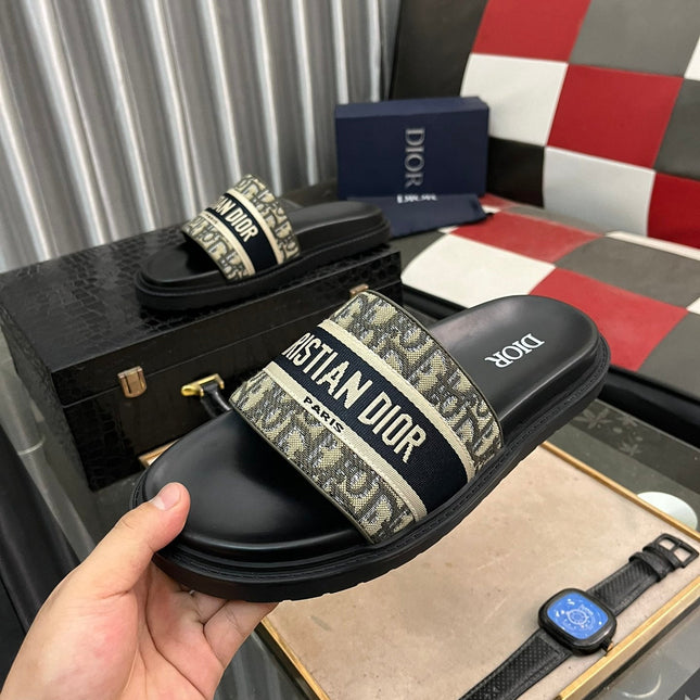 CD SLIDE LETTER SLIPPER BLACK AND SAGE CALFSKIN