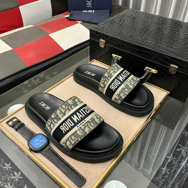 CD SLIDE LETTER SLIPPER BLACK AND SAGE CALFSKIN