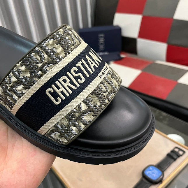 CD SLIDE LETTER SLIPPER BLACK AND SAGE CALFSKIN