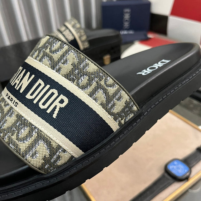 CD SLIDE LETTER SLIPPER BLACK AND SAGE CALFSKIN