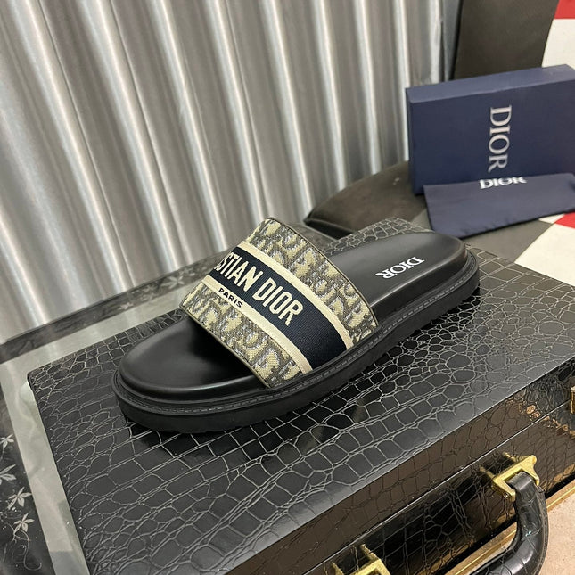 CD SLIDE LETTER SLIPPER BLACK AND SAGE CALFSKIN
