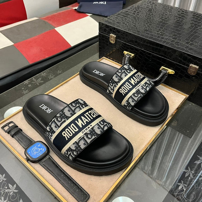 CD SLIDE LETTER SLIPPER BLACK AND GRAY CALFSKIN