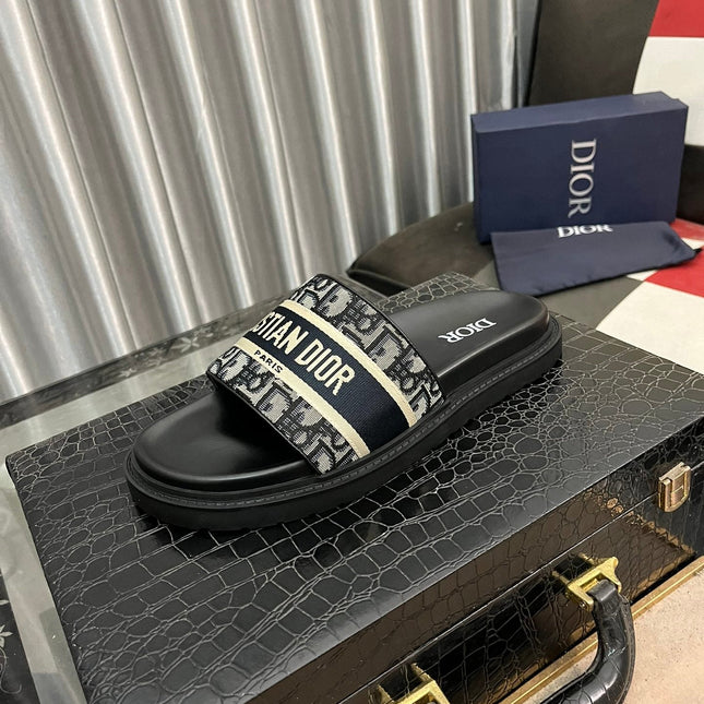 CD SLIDE LETTER SLIPPER BLACK AND GRAY CALFSKIN