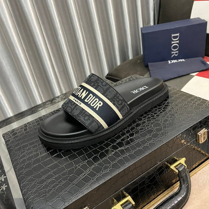 CD SLIDE LETTER SLIPPER BLACK CALFSKIN