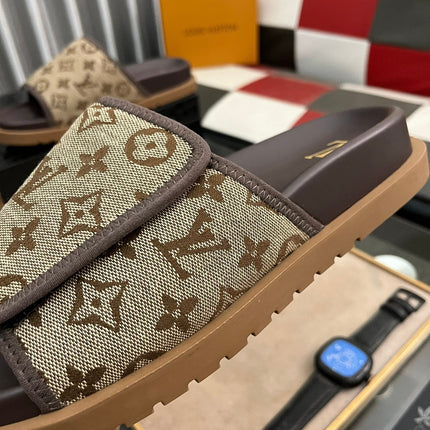 MIAMI MULE IN PEANUT BROWN MONOGRAM JACQUARD