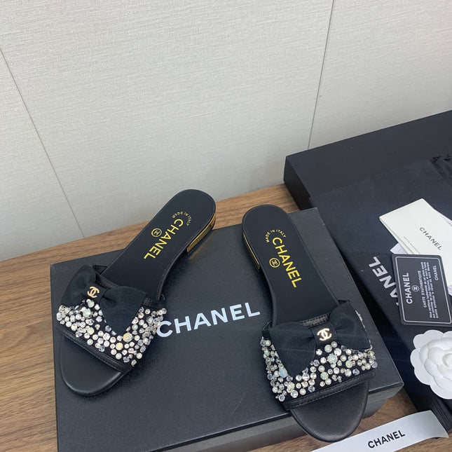 BOW SLIPPERS IN BLACK LAMBSKIN WITH RHINESTONES