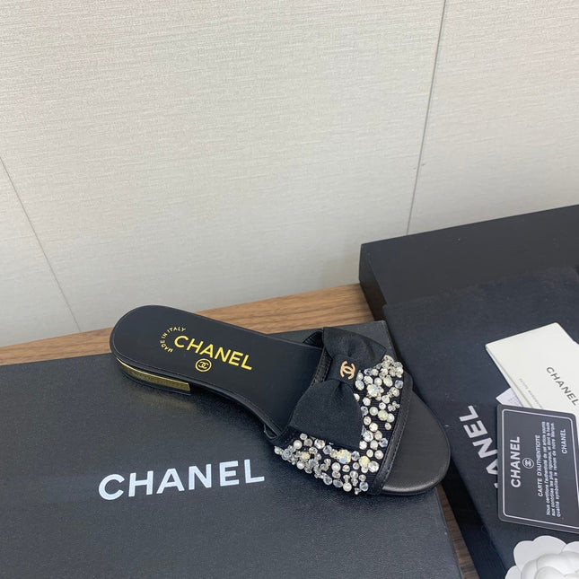 BOW SLIPPERS IN BLACK LAMBSKIN WITH RHINESTONES