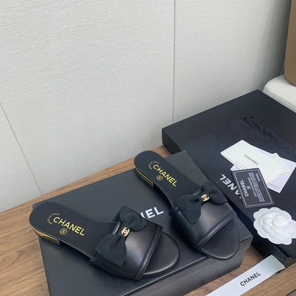 BOW SLIPPERS IN BLACK LAMBSKIN