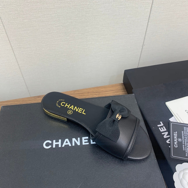 BOW SLIPPERS IN BLACK LAMBSKIN