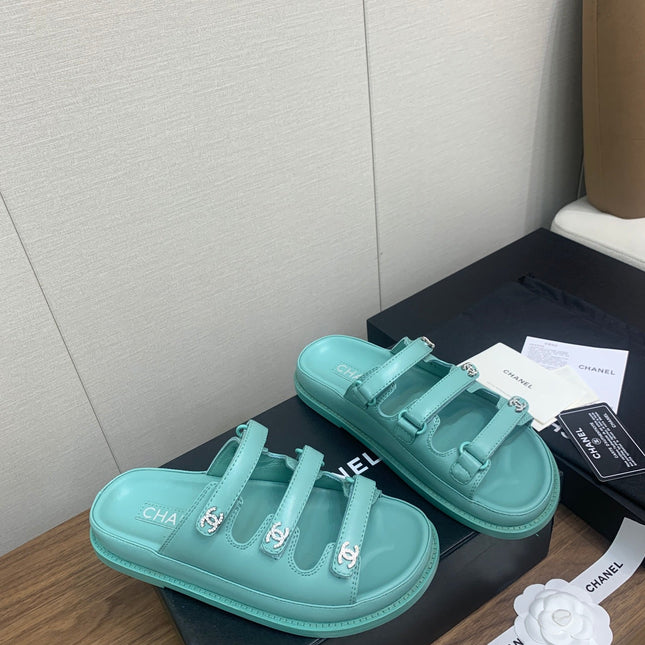 DAD SANDAL IN SKY BLUE LAMBSKIN MULE