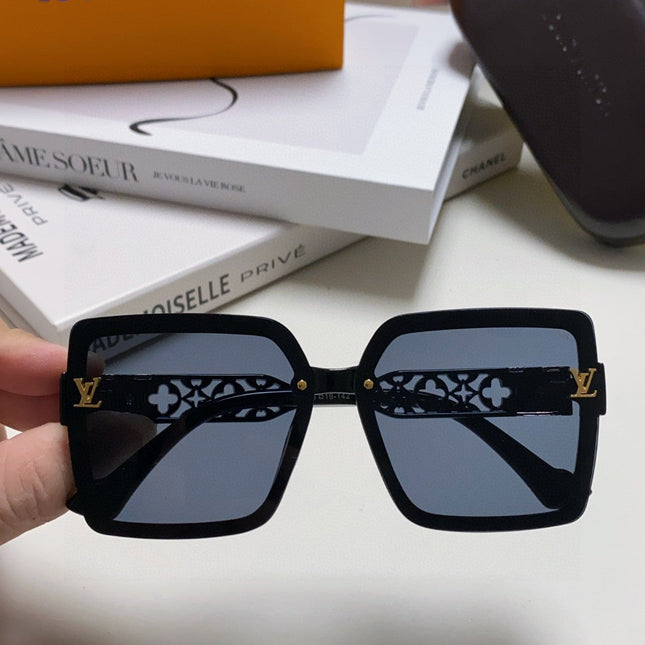 SQUARE SUNGLASS 567456 IN BLACK ACETATE EMBOSSED LOGO