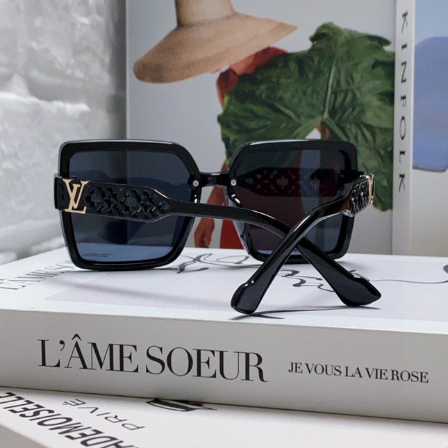 SQUARE SUNGLASS 567456 IN BLACK ACETATE EMBOSSED LOGO
