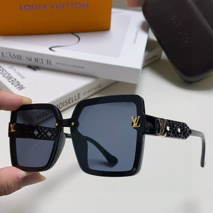 SQUARE SUNGLASS 567456 IN BLACK ACETATE EMBOSSED LOGO