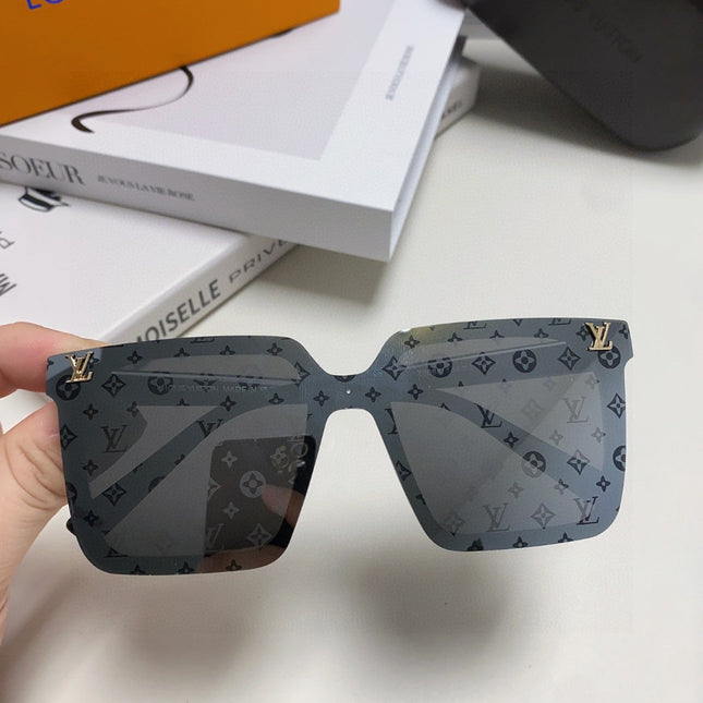 SQUARE SUNGLASS 581366 IN BLACK ACETATE MONOGRAM MASK ON LENS