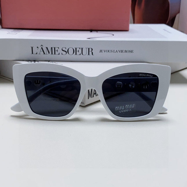 LOGO CAT EYE SUNGLASSES 513004 IN WHITE ACETATE