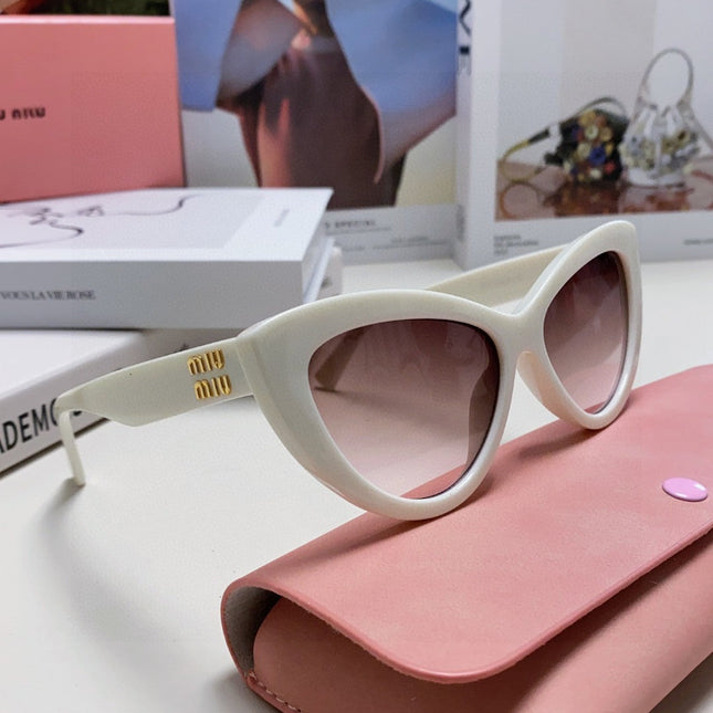 GLIMPSE CAT EYE SUNGLASSES 555884 IN WHITE ACETATE