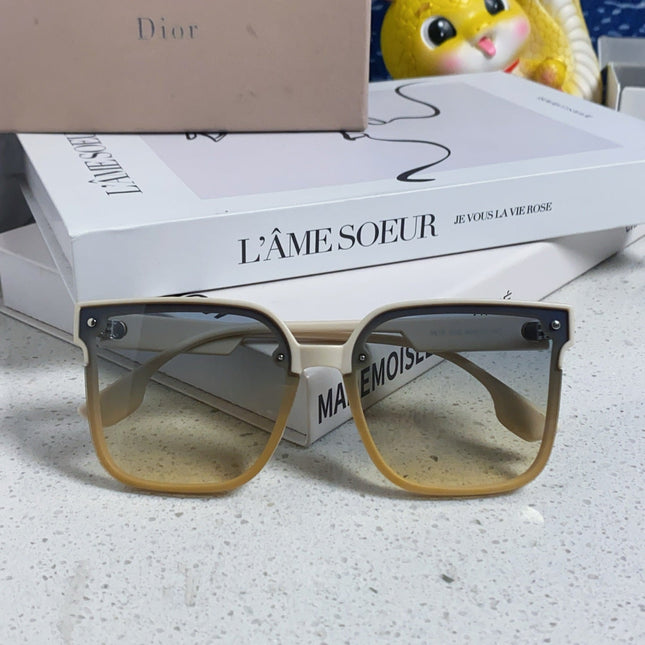 MONTAIGNE SUNGLASS 560858 IN IVORY ACETATE GREY YELLOW SMOKE LENSES