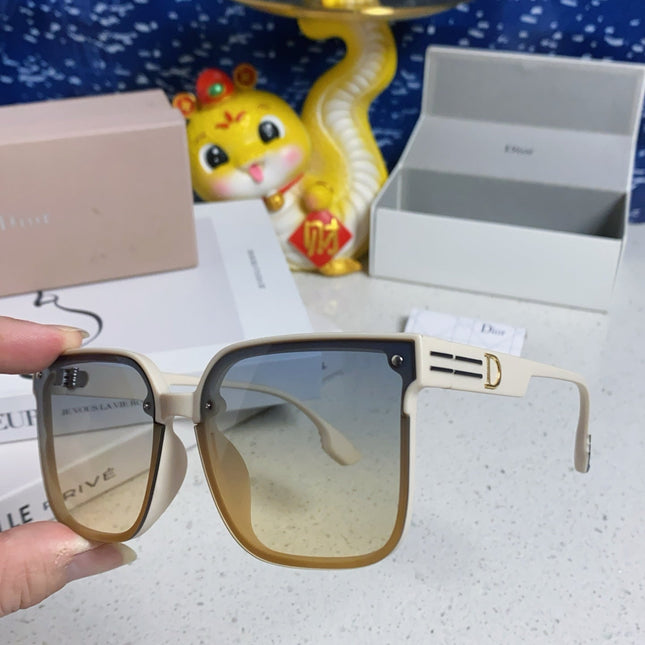 MONTAIGNE SUNGLASS 560858 IN IVORY ACETATE GREY YELLOW SMOKE LENSES