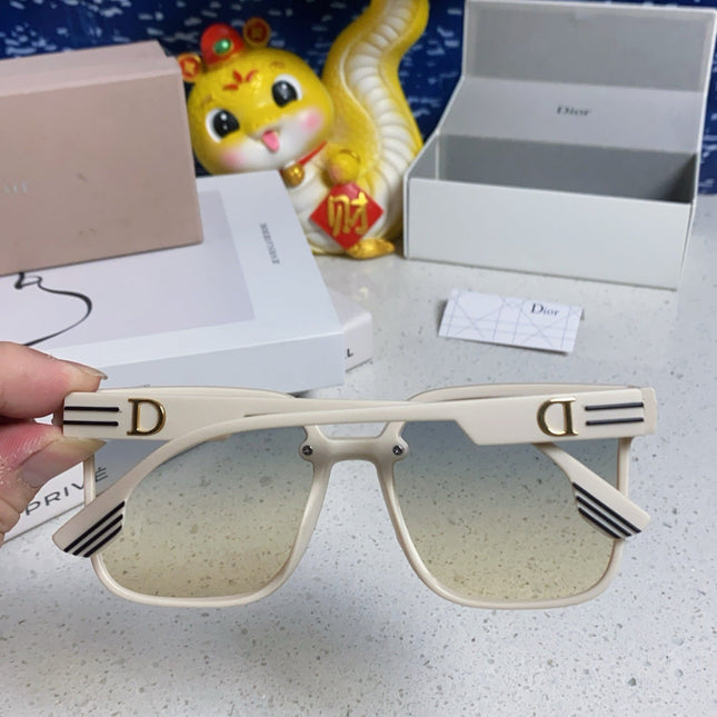 MONTAIGNE SUNGLASS 560858 IN IVORY ACETATE GREY YELLOW SMOKE LENSES