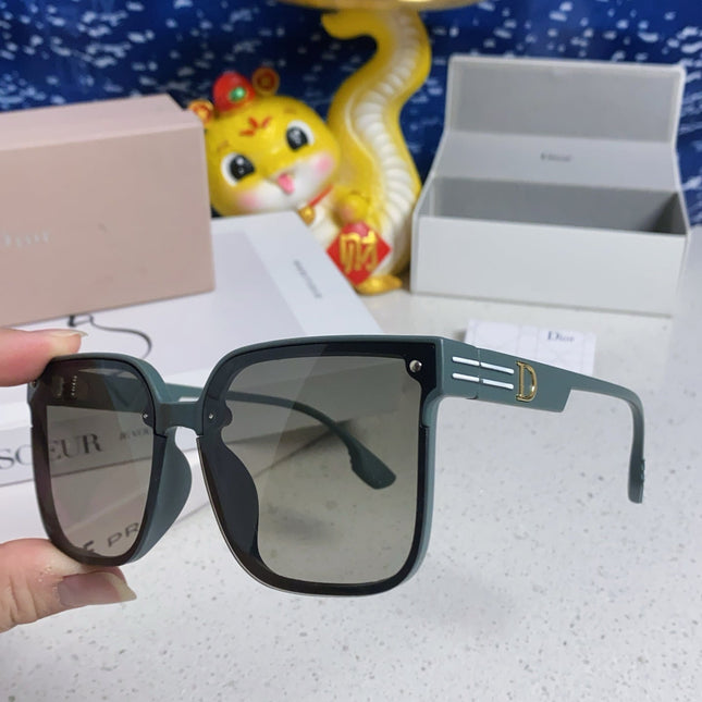 MONTAIGNE SUNGLASS 560860 IN TAN GREEN ACETATE