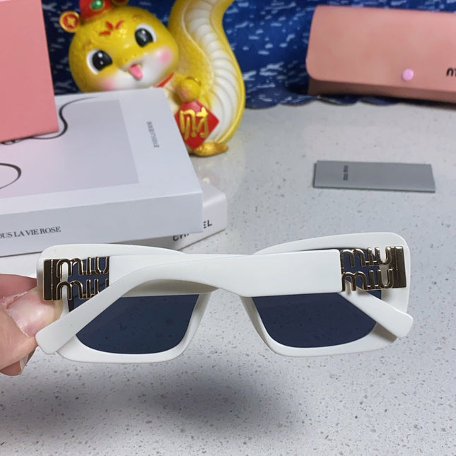 GLIMPSE SUNGLASSES 558346 IN WHITE ACETATE GOLD EMBOSSED LOGO