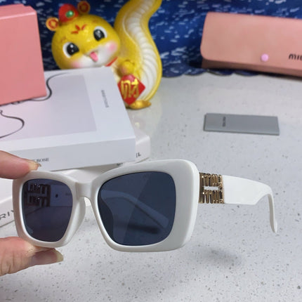 GLIMPSE SUNGLASSES 558346 IN WHITE ACETATE GOLD EMBOSSED LOGO
