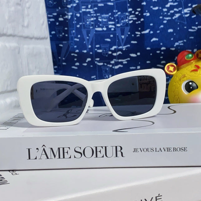 GLIMPSE SUNGLASSES 558346 IN WHITE ACETATE GOLD EMBOSSED LOGO