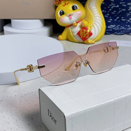 MONTAIGNE SUNGLASS 563191 IN GOLD METAL PINK SMOKE LENSES